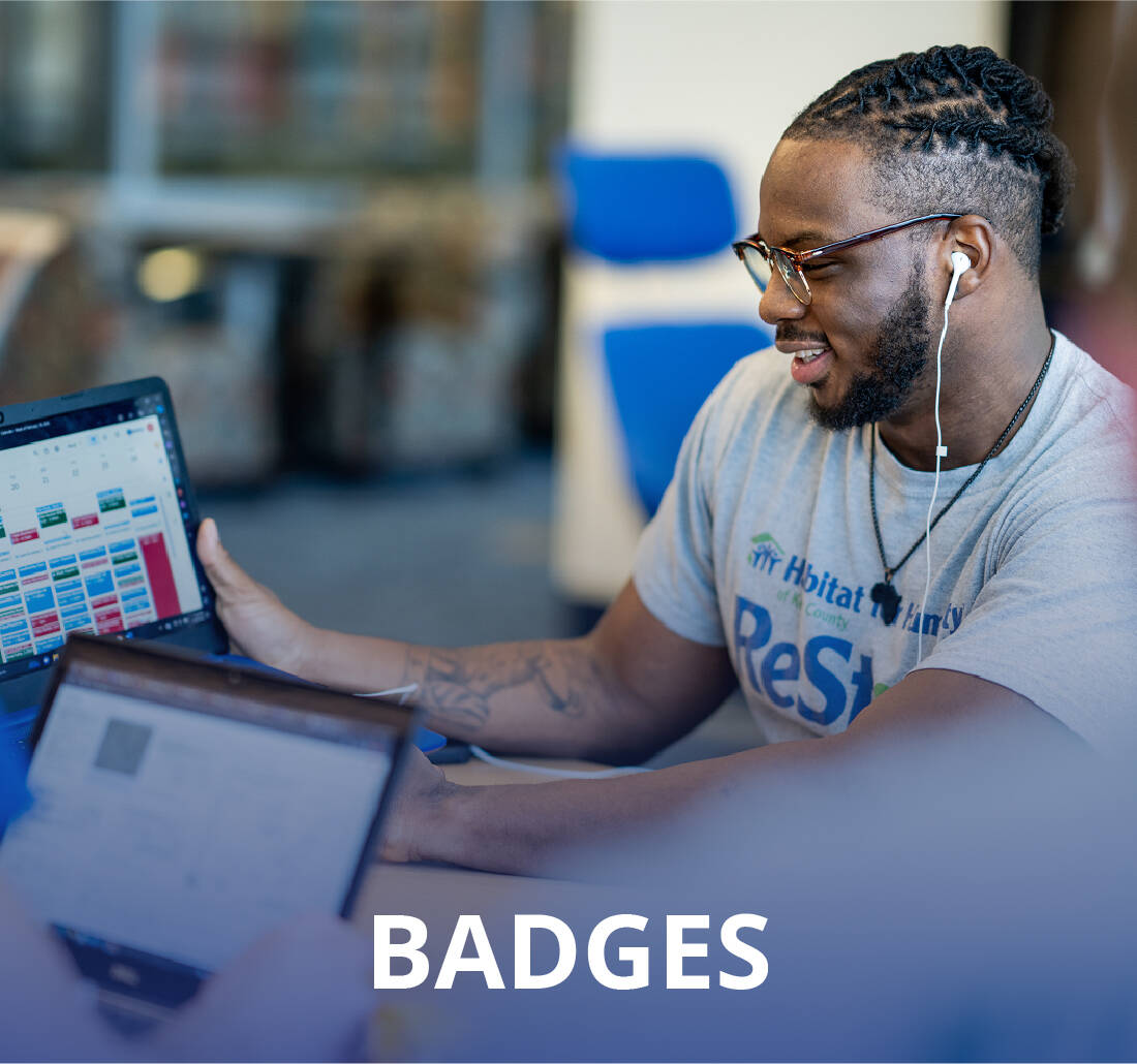 GVSU Student sharing laptop screen with classmate